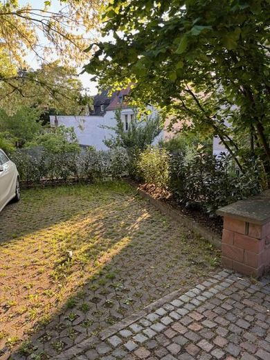 Ekskluzywne, jasne 2 1/2-pokojowe mieszkanie na poddaszu w centrum miasta Aschaffenburg z balkonem - blisko Menu – PKW-Stellplatz hinter Haus