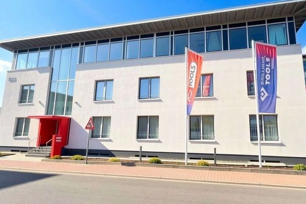 *** Bürogebäude – 642 m² Klimatisiert + UG. zu vermieten ***