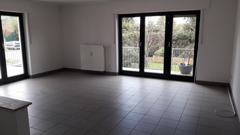 gepflegtes 9 Familienhaus in Erftstadt-Liblar – Wohnzimmer Whg 3