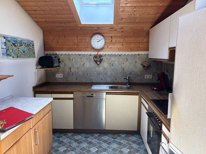 Dachgeschosswohnung in Unterwössen mit traumhaftem Blick in die Berge – Küche