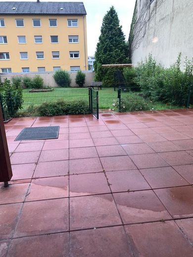 Appartamento con 3 locali, bella cucina componibile e ampio balcone in affitto! – Terrasse