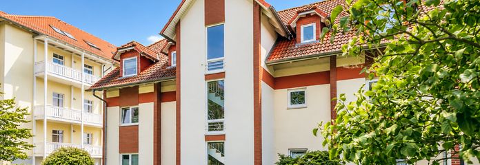 Ładne 3-pokojowe mieszkanie wakacyjne z balkonem od strony południowej w Kühlungsborn-West – Ansicht Vorderhaus