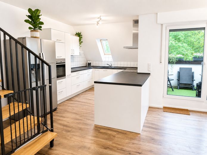 145m² Hausgefühl auf zwei Ebenen- 3 Schlafzimmer, 2 Bäder und 2 TG Stellplätze – Küche