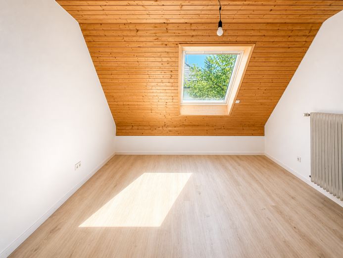 Quietly located semi-detached house with fireplace, conservatory &amp; garden idyll – Schlafzimmer OG