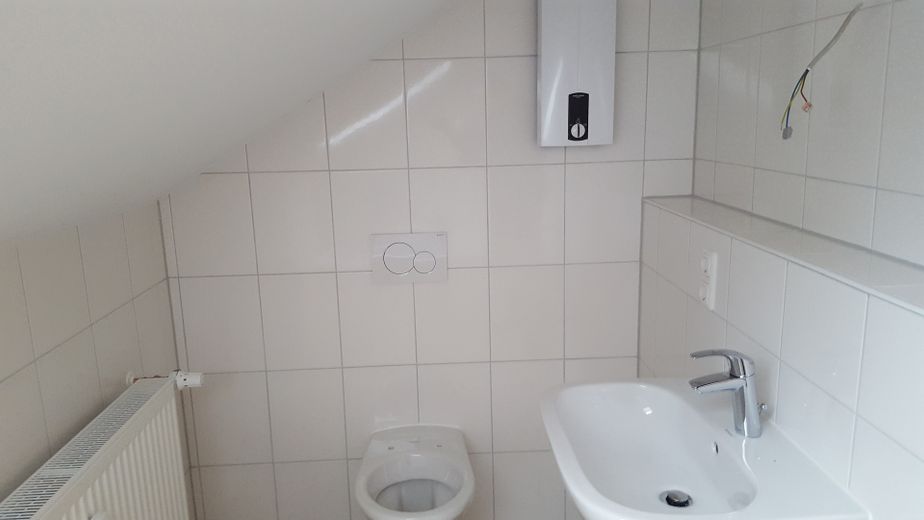 Sehr schöne renovierte Dachgeschoss-Wohnung 1,5 ZKB – Foto 3