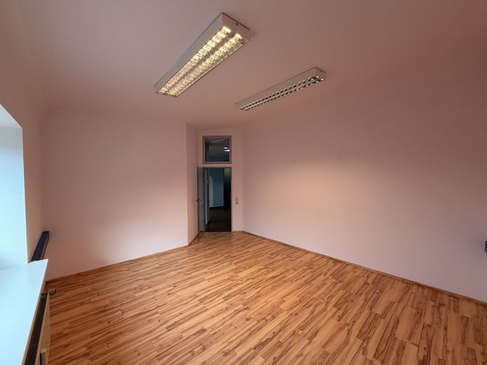 Flexible, helle Bürofläche nahe der Braunschweiger Innenstadt – Aufzug & Parkplätze – 05_Heller_Einzelraum