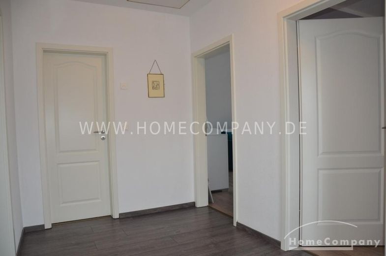 Casa molto bella e confortevole con giardino, terreno di circa 800 mq e doppio posto auto coperto – f1a79117f089af466fbfb908b97b16b944d34697.jpg