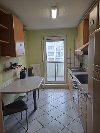 Helle 3-Zimmer Eigentumswohnung mit zwei Balkonen in ruhiger Lage von Karlsruhe-Neureut – Einbauküche mit Balkon
