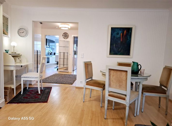 Wohnzimmer mit Eßtisch