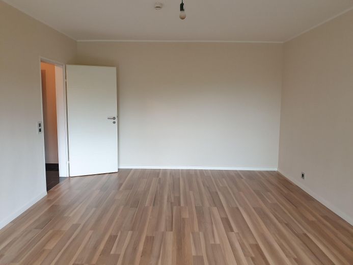 Accogliente monolocale nel cuore di Bad Vilbel - E04 - piano terra, centrale – Wohn- und Schlafzimmer