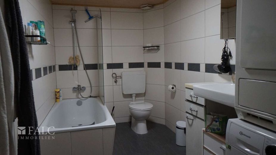 Komplette saniert 300 m² Fachwerkhaus und ca. 2.800 m² Grundstück – Badezimmer OG