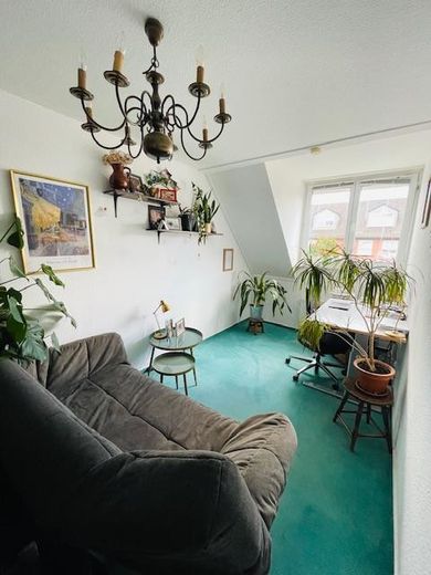 Charmante maison mitoyenne centrale – excellente desserte, modernisée et fibre optique – Arbeitszimmer