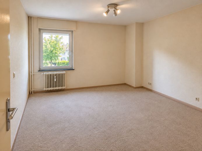 Renovierungsobjekt für große Familie/Kapitalanleger – 4/5-Zimmer-Erdgeschosswohnung Nieder-Eschbach – 3