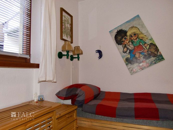 Einfach Mehr: Gepflegte Nichtraucher-2-Zimmer-Wohnung, möbiliert, TG, Aufzug, Süd-Loggia-Balkon. – Schlafen