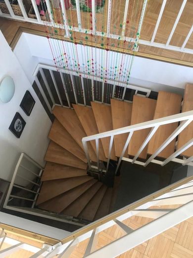 Luminoso appartamento maisonette all'ultimo piano a Friedrichshain, libero subito – Treppe