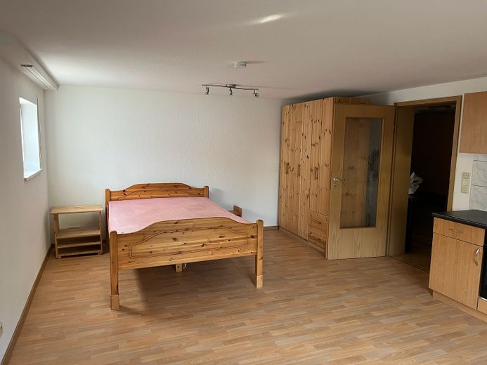 !Provisionsfrei! Heddesdorfer Berg! Souterrainwohnung! – Wohnraum Schlafbereich
