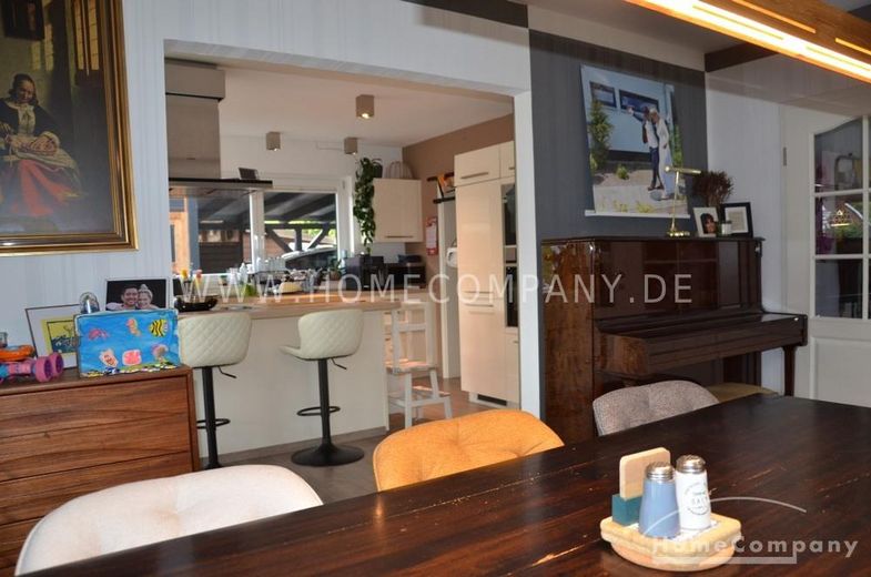 Casa molto bella e confortevole con giardino, terreno di circa 800 mq e doppio posto auto coperto – a001b9327473fe313811e84e972674102a0ae97a.jpg