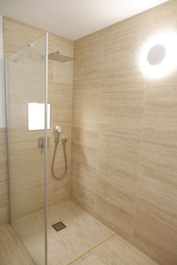 Begehbare Regendusche