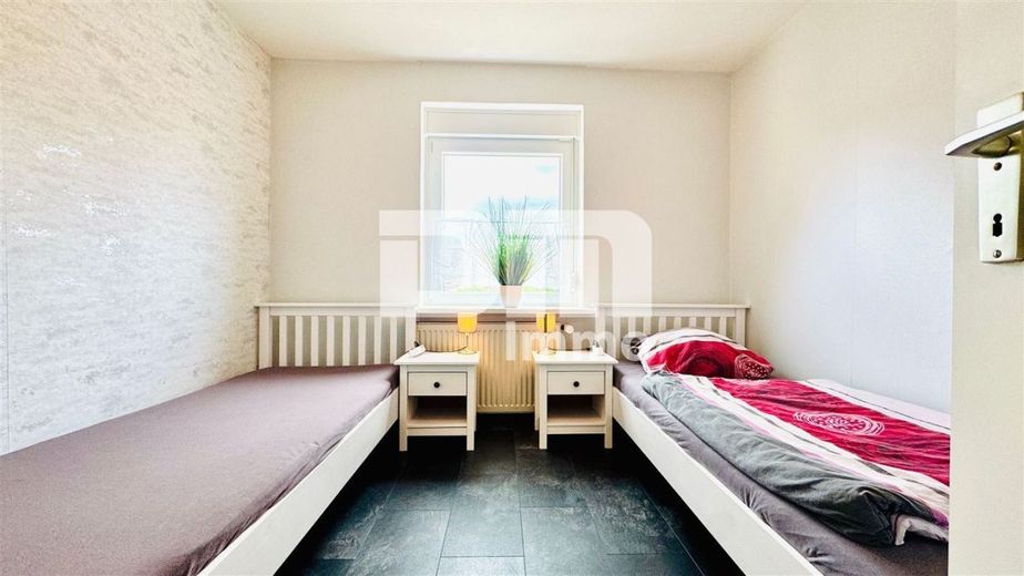 Vielseitiges Immobilien-Ensemble mit 2 modernisierten Haushälften + Carport und Garten/Terrasse – Haus 2 OG Schlafzimmer Kind 1
