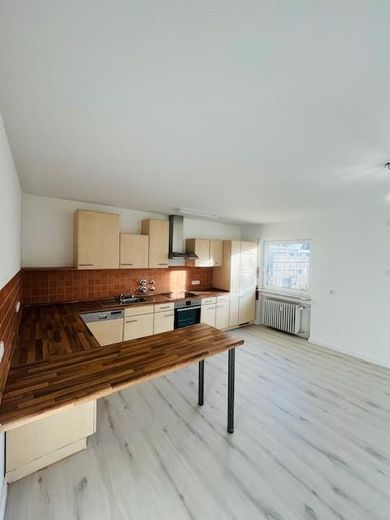 Moderne 3,5-Zimmer-Wohnung (108 m²) – Erstklassig saniert mit großem Wohnbereich – Küche 