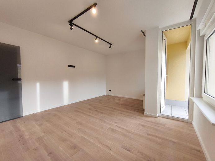 WZ. mit Blick zum Balkon