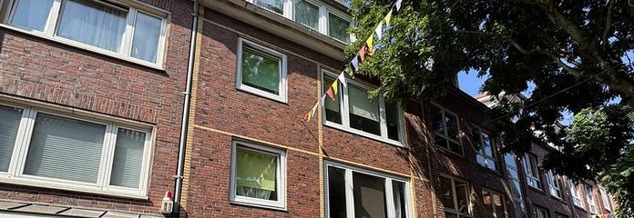 Zonder makelaarscourtage: woon- en bedrijfspand met 3 woningen, bedrijfsruimte & 2 garages in het centrum van Emden