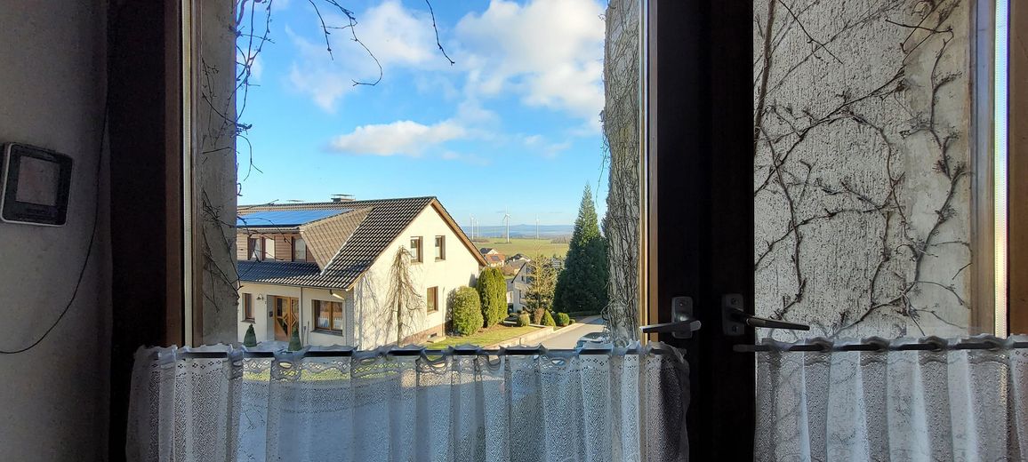 Casa unifamiliare con officina – spazio per vivere e creare – Blick aus der Küche
