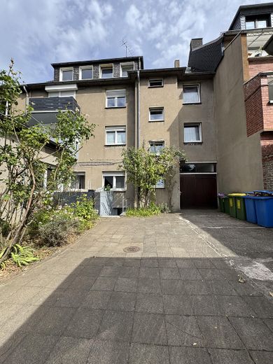 Schöne 4 Zimmer-Wohnung zu vermieten mit Balkon – Hofseite - Rückseite d. Hauses