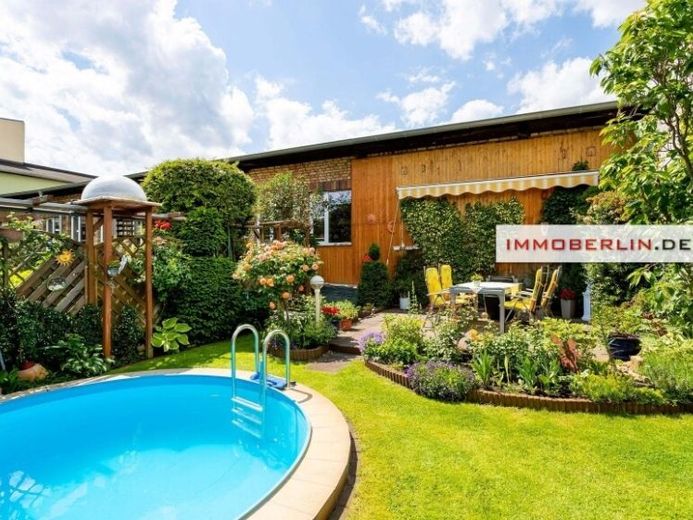 IMMOBERLIN.DE - Sympathisches Haus mit schönem Sonnengarten + Garage in guter Infrastruktur – Foto 1