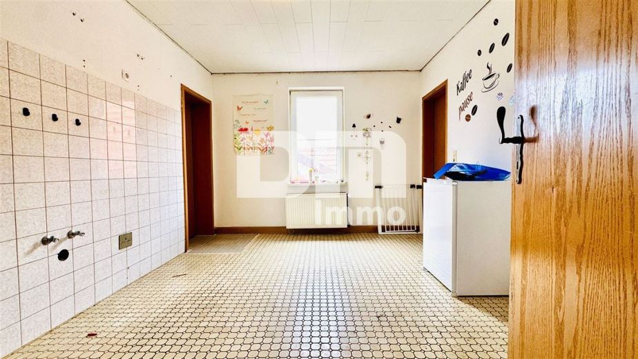 Einzigartiges Immobilien-Ensemble: Zwei Wohnhäuser MFH + EFH mit Halle auf ca. 5.300 m² Grundstück – Haus 2 OG Küche
