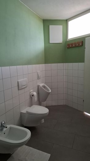 4 आवासीय इकाइयों वाली विशेष आवासीय संपत्ति – Bad 1 der großen Wohnung