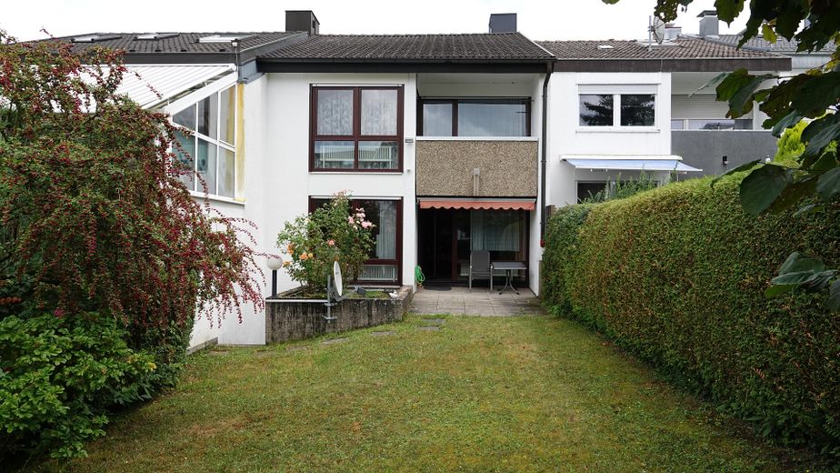 Privat: Familienfreundliches Reihenhaus mit Garten & Garage in bester Lage, Böblingen-Tannenberg – Garten