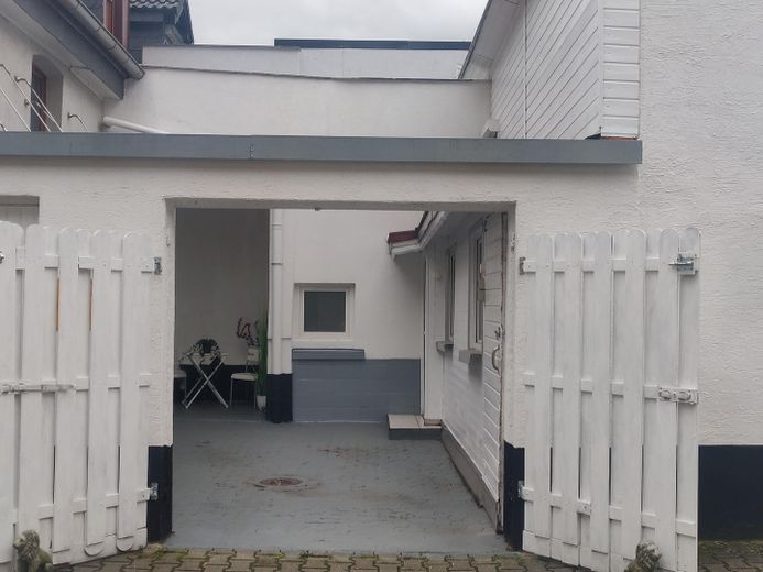 Tor und ein Teil vom Innenhof