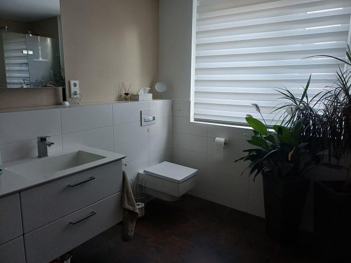DHH in Gerlingen mit Energieffizienzklasse A+ mit PV-Anlage, Solar, Wärmepumpe und Klima – Foto 1