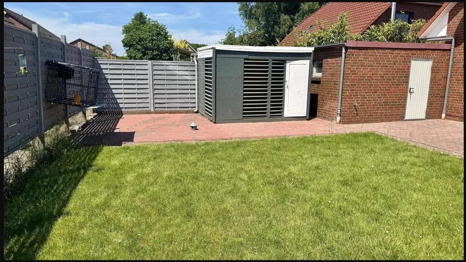 Garten mit Gerätehaus