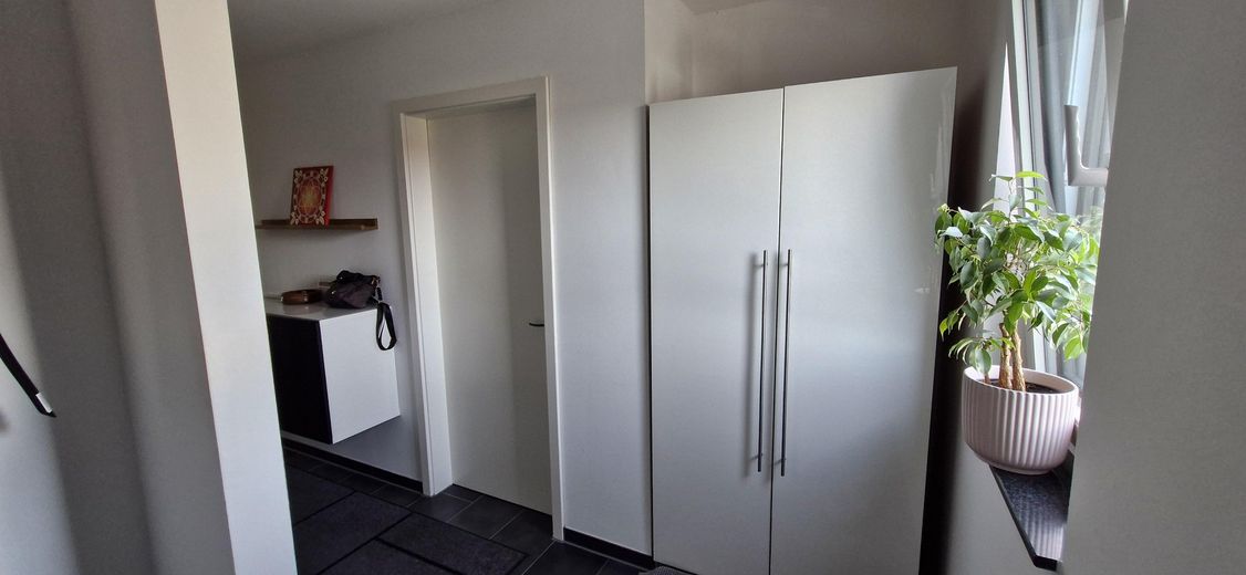 Zrównoważony komfort mieszkania – pełne światła 4-pokojowe mieszkanie w nowym budownictwie, w tym wallbox – Zdjęcie 18
