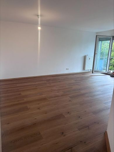 Kompletnie wyremontowane mieszkanie 3,5-pokojowe z windą i garażem – Wohnzimmer
