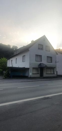 Dom wielorodzinny z lokalem użytkowym w najlepszej lokalizacji   Taras/Garaż/tereny otwarte itp... przy głównej ulicy – Strassenansicht 2