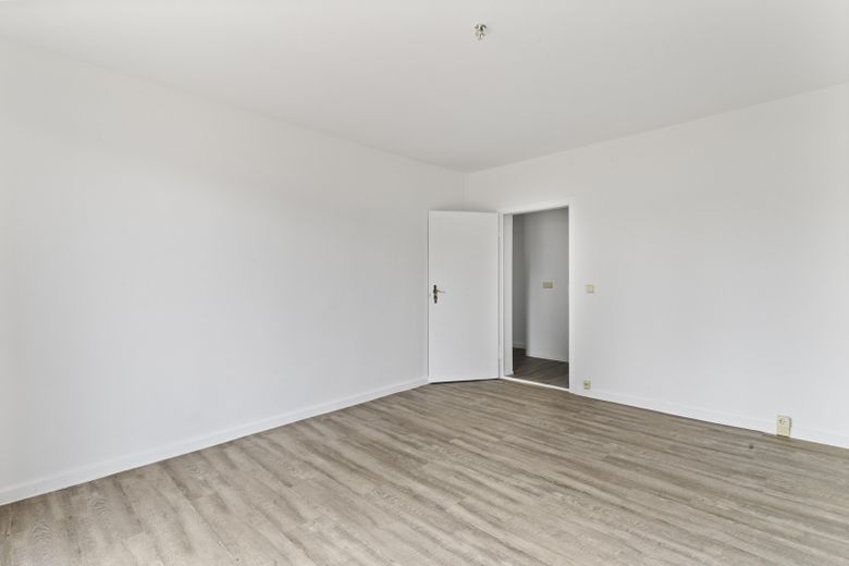 ruhige 3 Zimmer Wohnung mit Balkon 60 qm – Wohnzimmer
