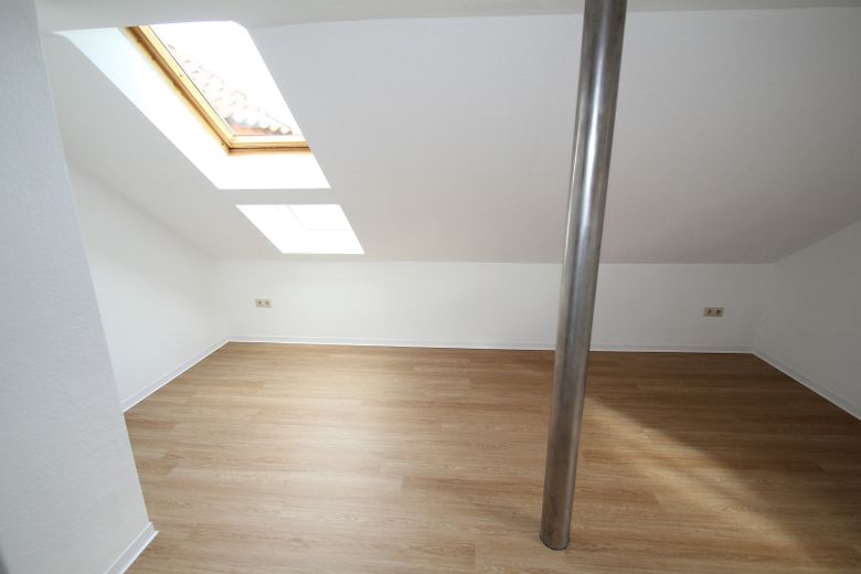 Ostviertel: 2-Zimmer-Whg Nähe Schwänchenteich Kep DG re E13 – Zimmer 1