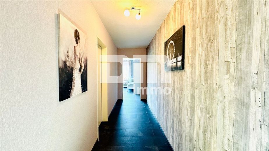 Vielseitiges Immobilien-Ensemble mit 2 modernisierten Haushälften + Carport und Garten/Terrasse – Haus 2 OG Flur / Diele