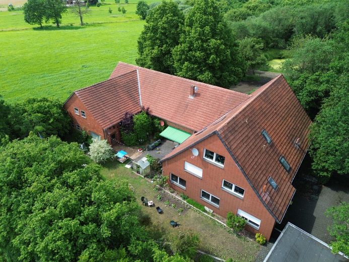 Großzügiger Resthof mit zwei Wohneinheiten, umfangreichen Nutzflächen und vielfältigem Entwicklungspotenzial – Süd - Ansicht