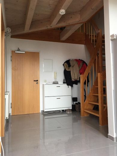 Komfortabel ausgestattete Maisonettewohnung/ Galeriewohnung 1,5 Zimmer mit Balkon – Flur