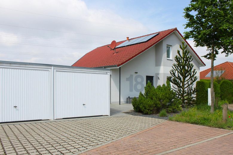 Doppelgarage mit Wallbox