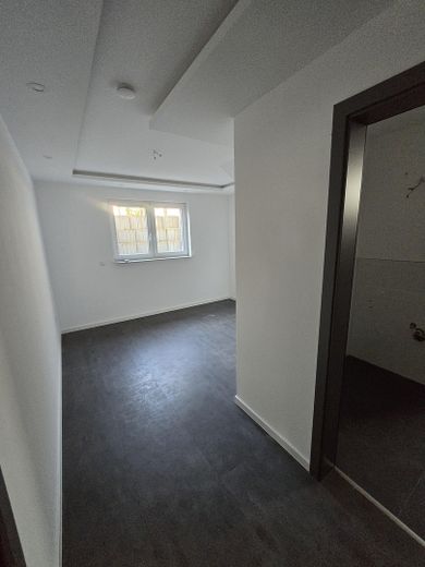 Einfamilienhaus mit kernsanierter Einliegerwohnung, Pool und Garage in Lustadt – Einliegerwohnung Schlafzimmer 