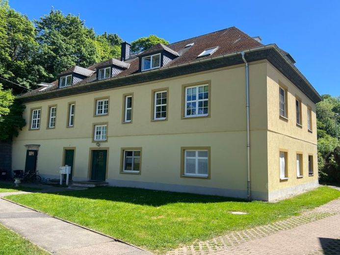 Interessante Wohnung im 1. OG mit EBK und großer Terrrasse – Foto 1