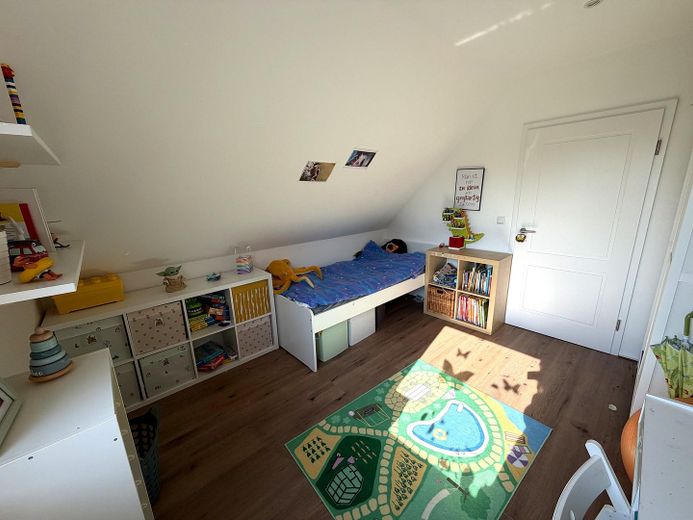 Renoviertes Einfamilienhaus in ruhiger Lage – Zimmer 2 OG