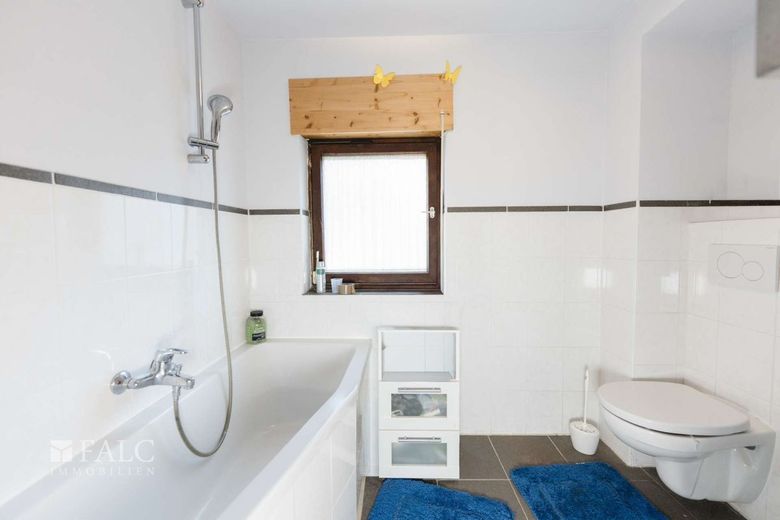 Viel Platz, viele Zimmer, wenig Geld - DHH in Gräfenhausen – OG Badezimmer