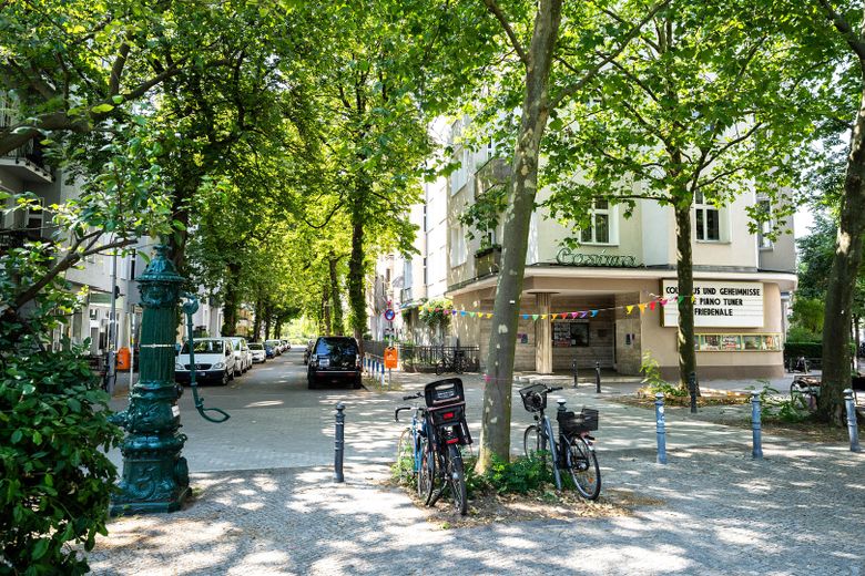 Provisionsfrei: Am Cosimaplatz in Friedenau, 2.5 Zimmer Altbau mit Balkon im 3.OG, Fernwärme – Friedenauer Kiezstrassen