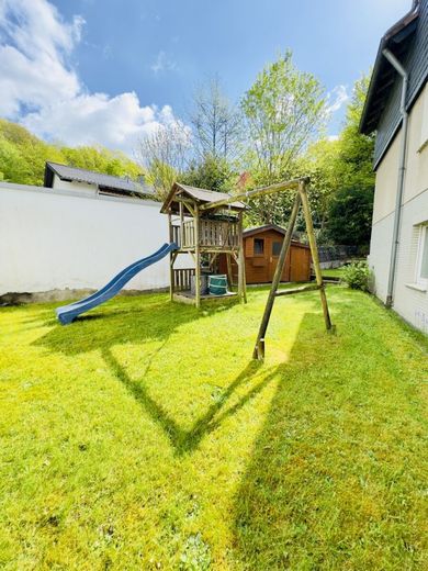 Mehrfamilienhaus in Bergisch Gladbach mit großem Grundstück &amp; Entwicklungspotenzial – Blick ins Kinderparadies